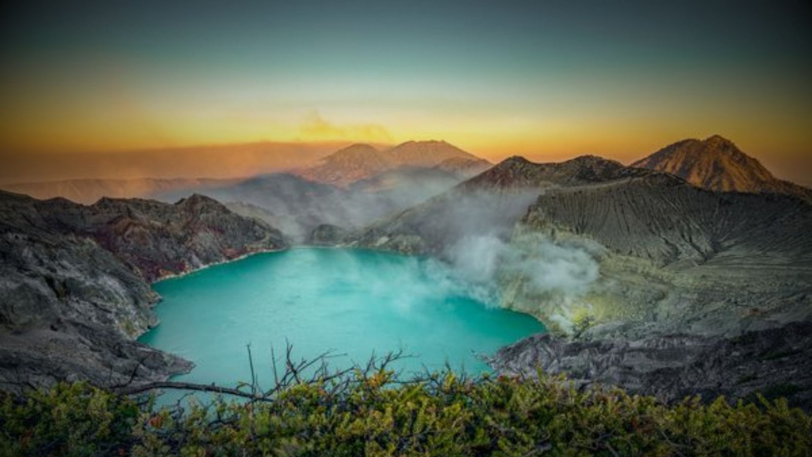 Kawah Ijen: Permata Geopark Dunia yang Memikat Hati dengan Pesona Edukasi dan Konservasi